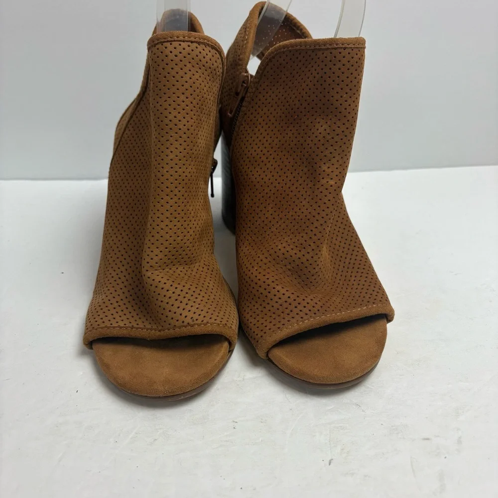 Steve Madden Cody Brown Tan Perforated Peep Toe Booties Heeled Women’s Size 8